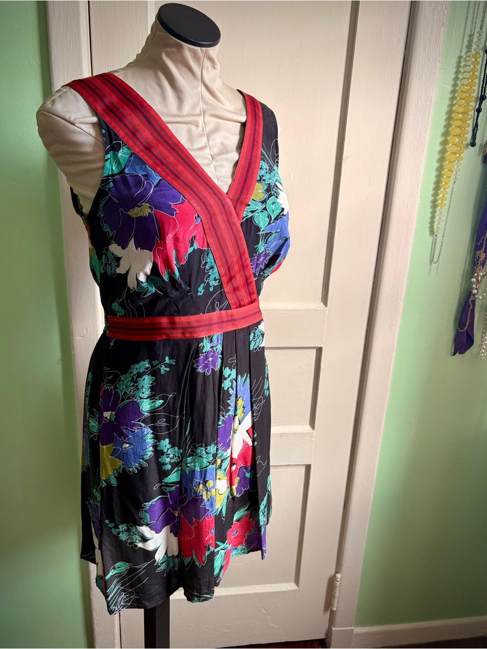 Gorgeous Vintage 100% Silk Floral Sleeveless Dress